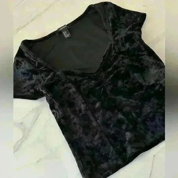 Forever 21 Women's Black Crop-top - Small - Picture 3 of 5